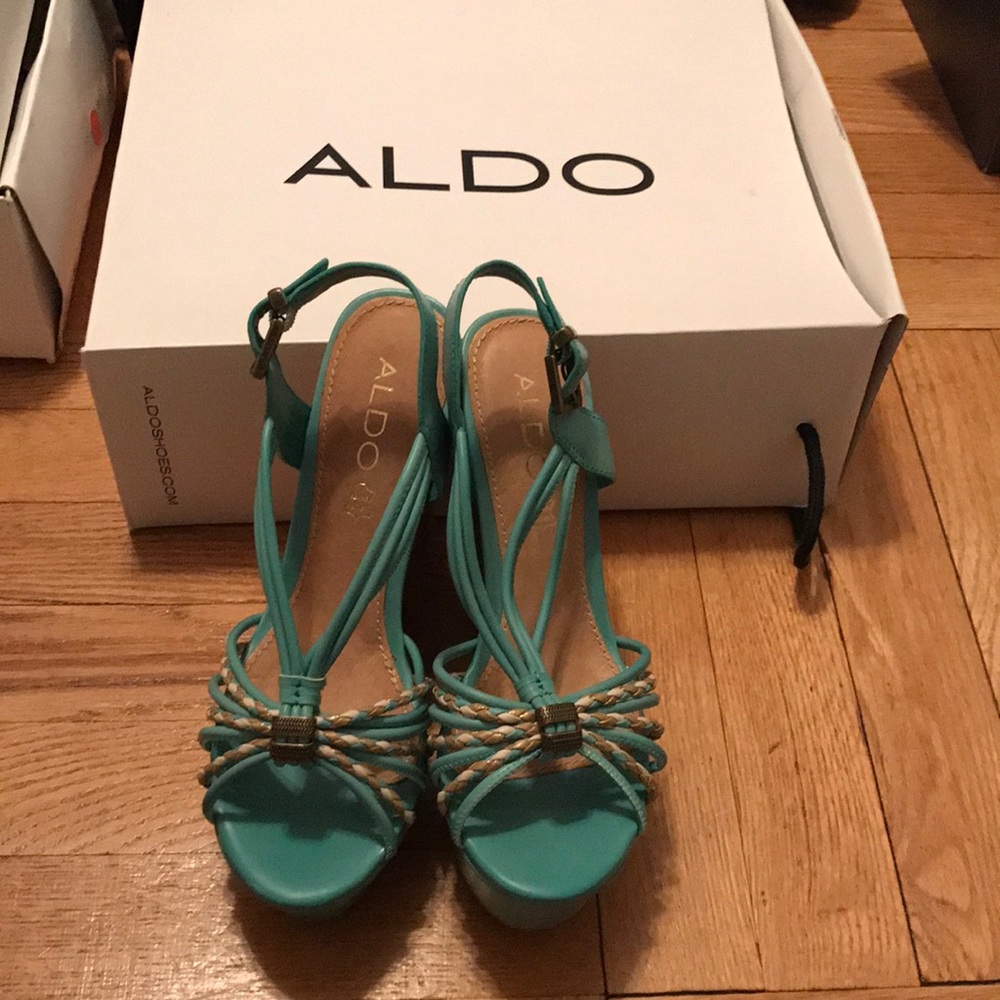 Aldo aqua & tan wedges